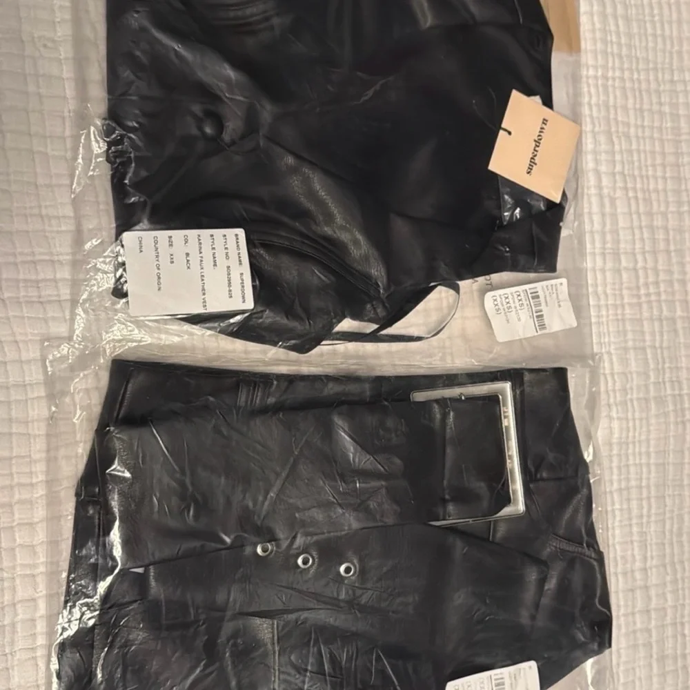 Superdown Karina Faux Leather Vest and Melania micro short - Picture 5 of 13